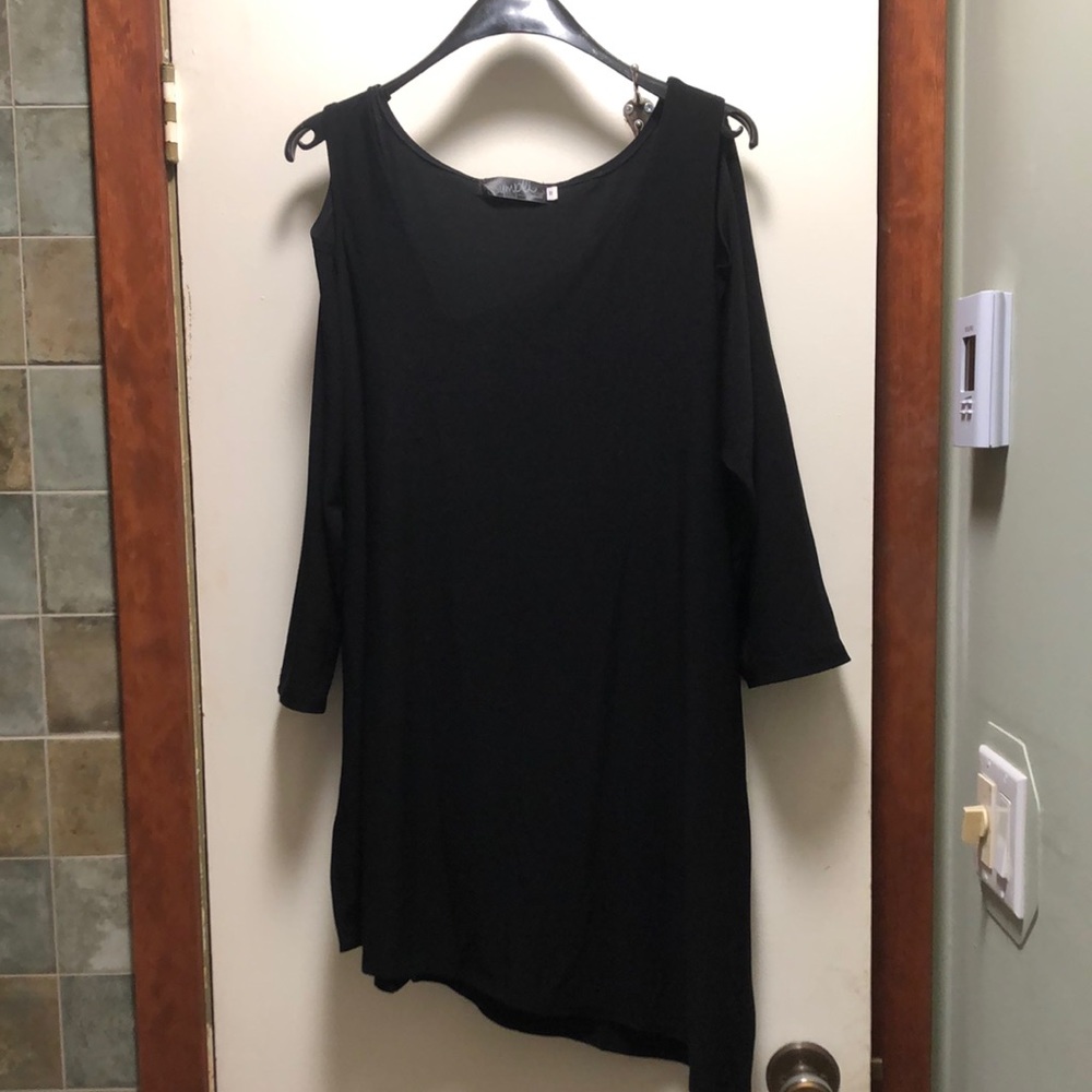 Simpli A symmetrical dress with open shoulder detail